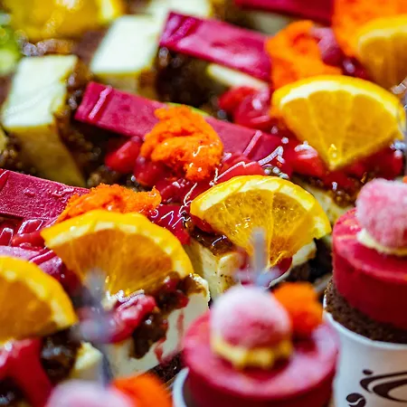 Throne & Hotell Cenger (Manavgat)